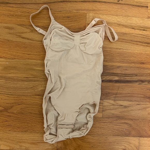 Skims Seamless Sculpt Bodysuit in Sand - Picture 3 of 5